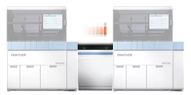 Panther Trax mot vit bakgrund